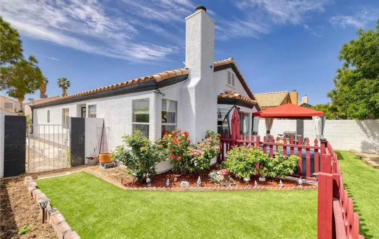 Pet-Friendly, Vibrant Oasis - Colorful Retreat Near Summerlin Лас-Вегас 0*,