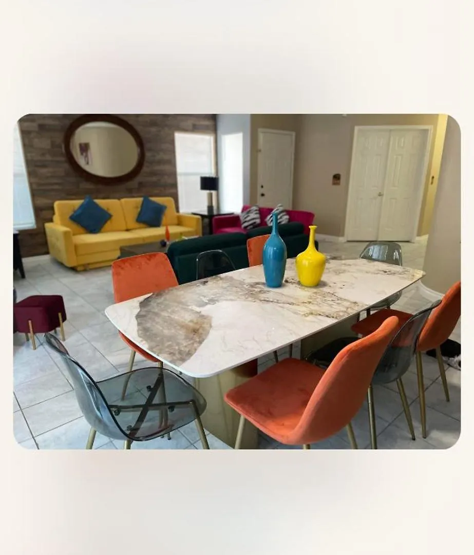Pet-Friendly, Vibrant Oasis - Colorful Retreat Near Summerlin Лас-Вегас Дом отдыха