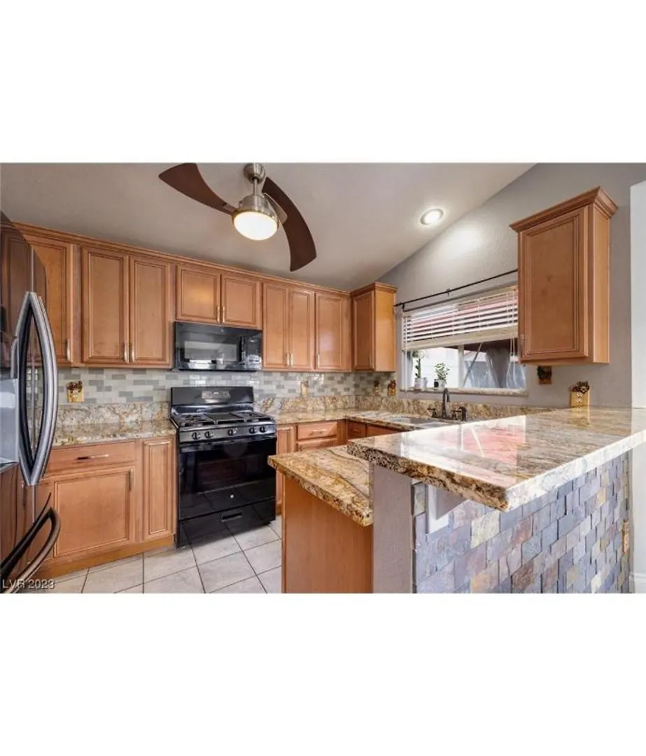Pet-Friendly, Vibrant Oasis - Colorful Retreat Near Summerlin Лас-Вегас Дом отдыха
