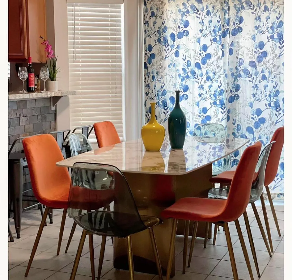 Pet-Friendly, Vibrant Oasis - Colorful Retreat Near Summerlin Лас-Вегас