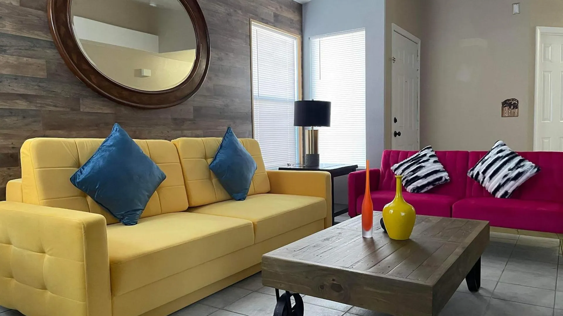 Дом отдыха Pet-Friendly, Vibrant Oasis - Colorful Retreat Near Summerlin Лас-Вегас