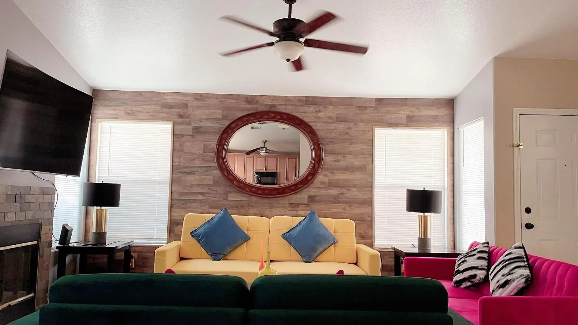 Дом отдыха Pet-Friendly, Vibrant Oasis - Colorful Retreat Near Summerlin Лас-Вегас США