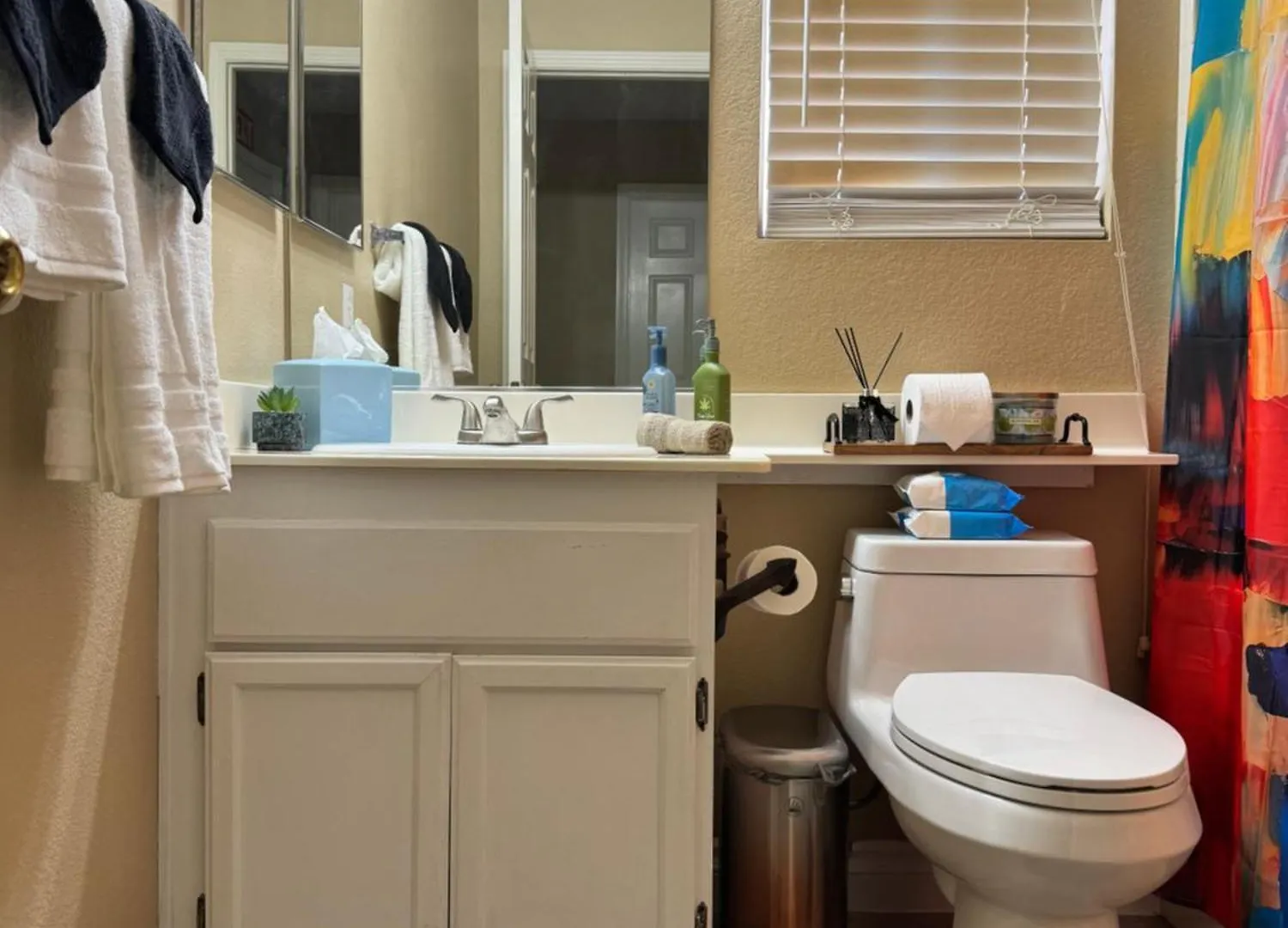 Pet-Friendly, Vibrant Oasis - Colorful Retreat Near Summerlin Лас-Вегас