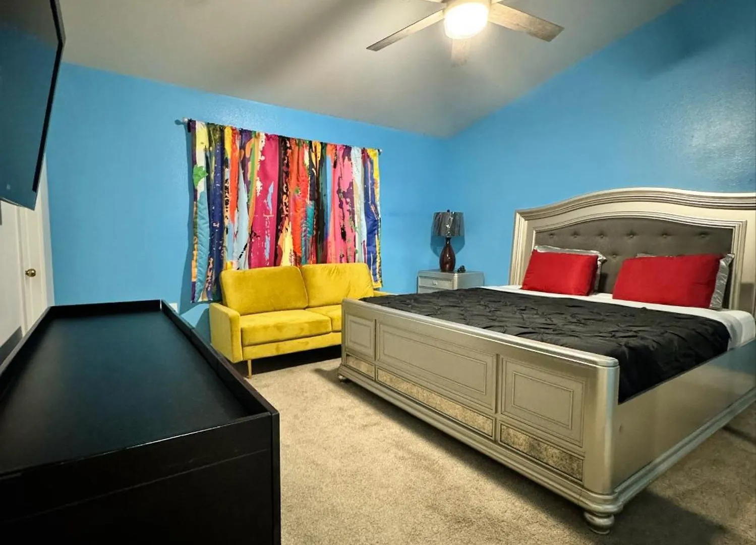 Дом отдыха Pet-Friendly, Vibrant Oasis - Colorful Retreat Near Summerlin Лас-Вегас